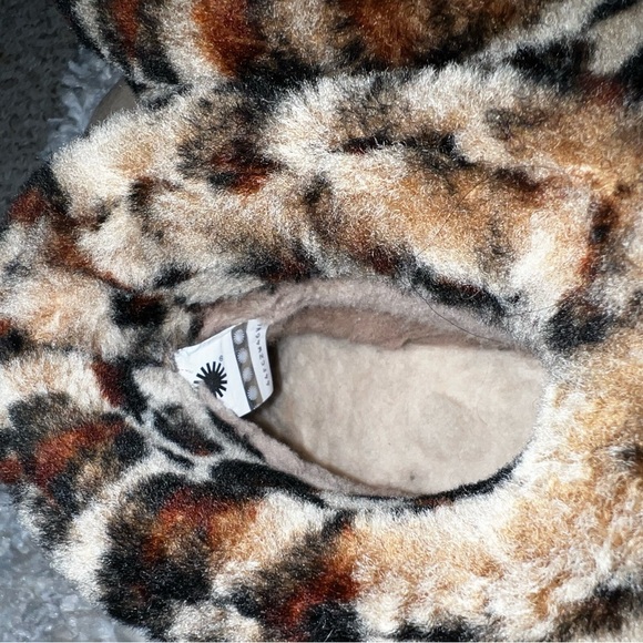UGG Womens Fluff Mini Quilted Leopard Boots size 6M - Picture 3 of 6
